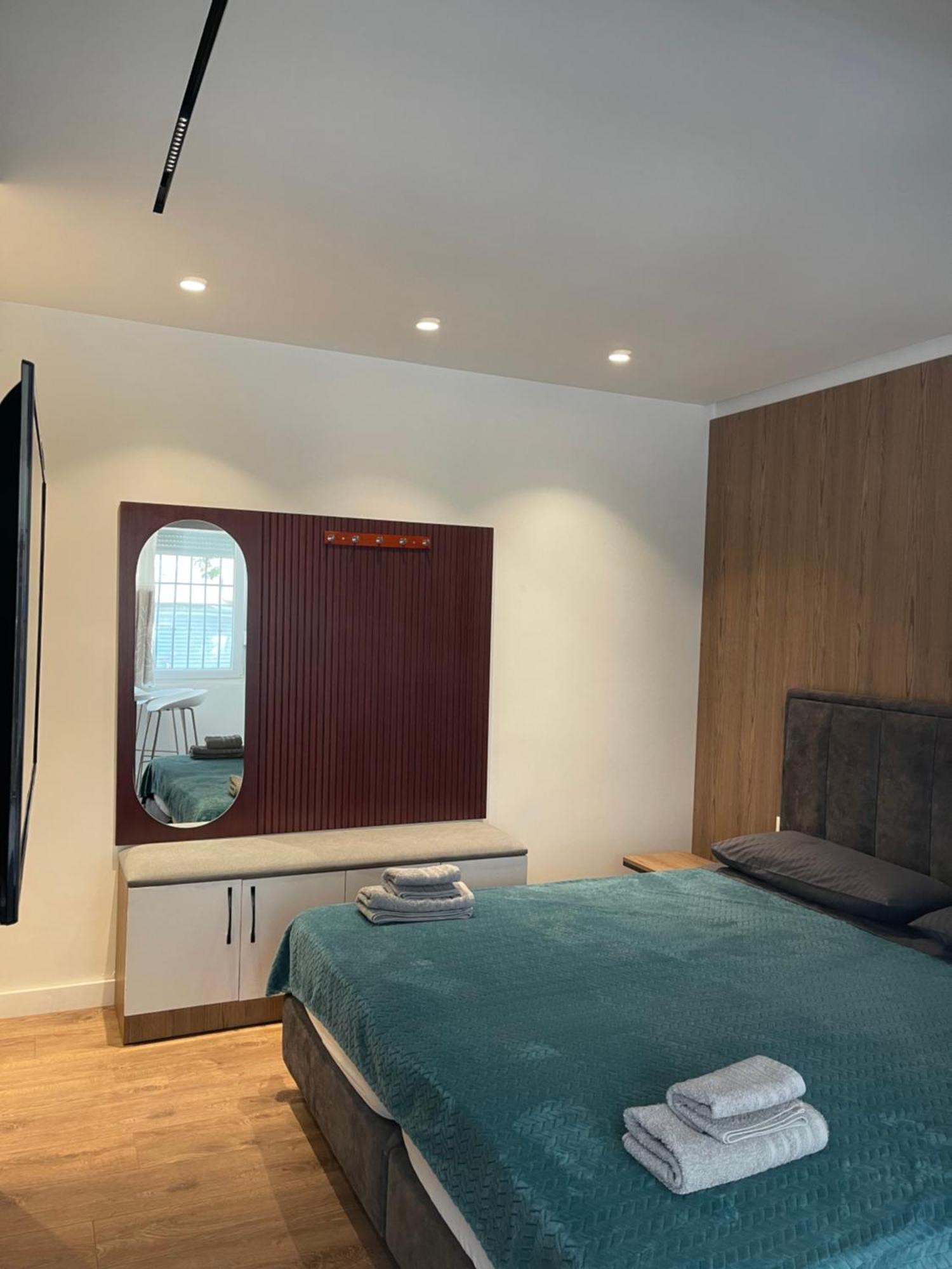 Downtown Studio Apartments Tirana Exteriör bild