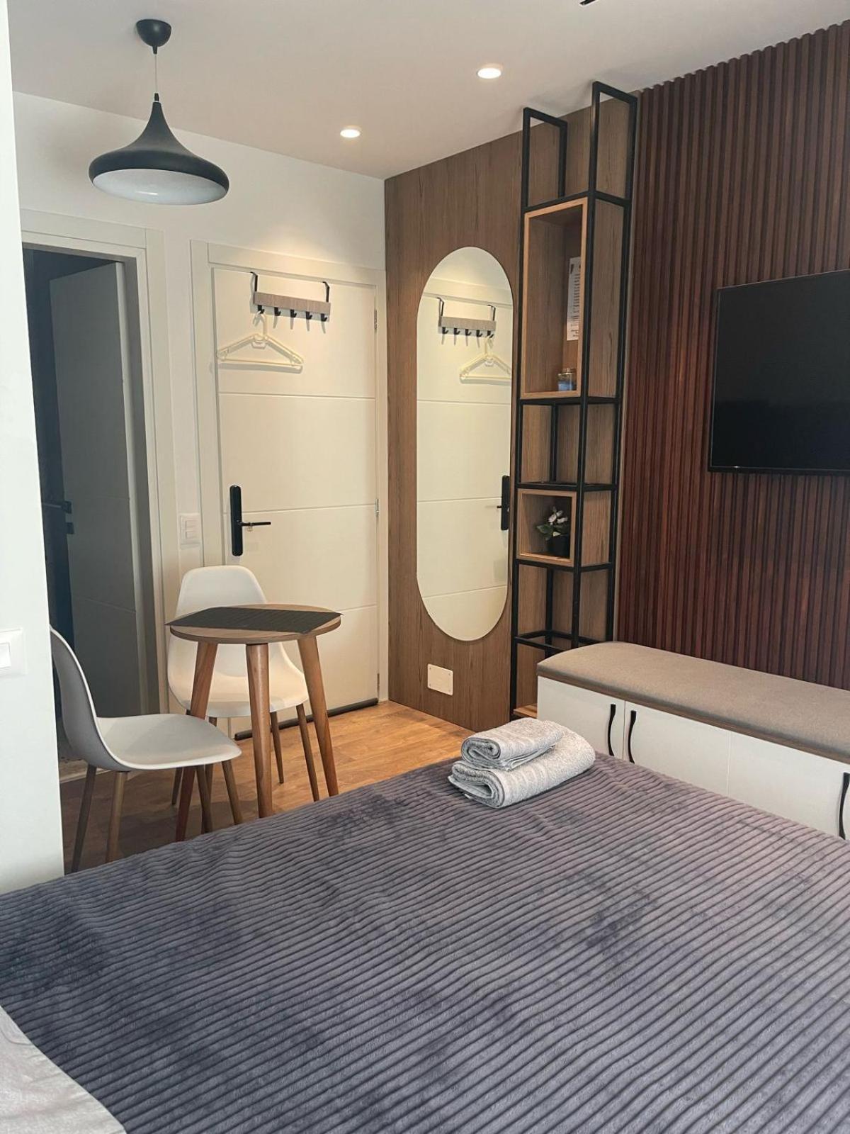 Downtown Studio Apartments Tirana Exteriör bild